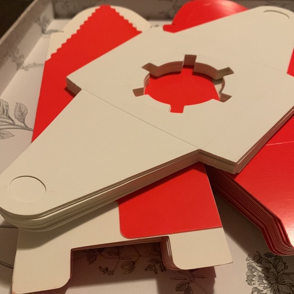 New!! 18 pk. Red cupcake holder - Picture 7 of 7